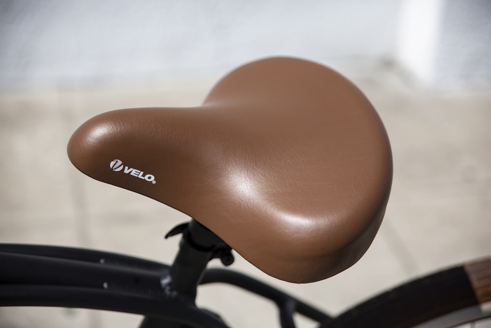 brown leather bicycle seat with black steel handle bar