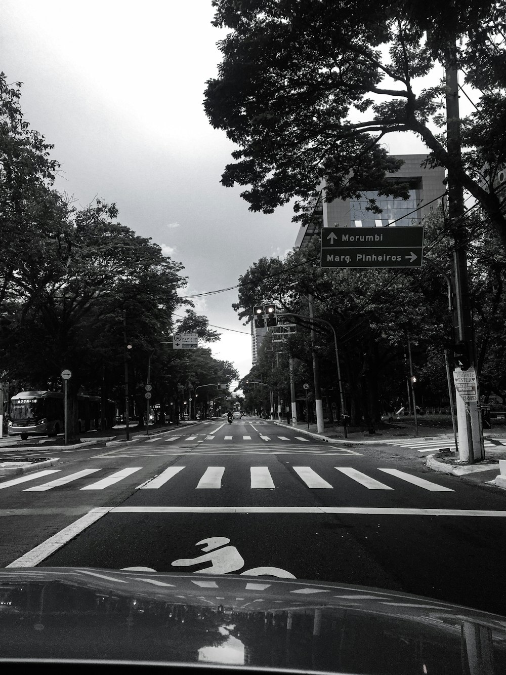 a black and white photo of a city street