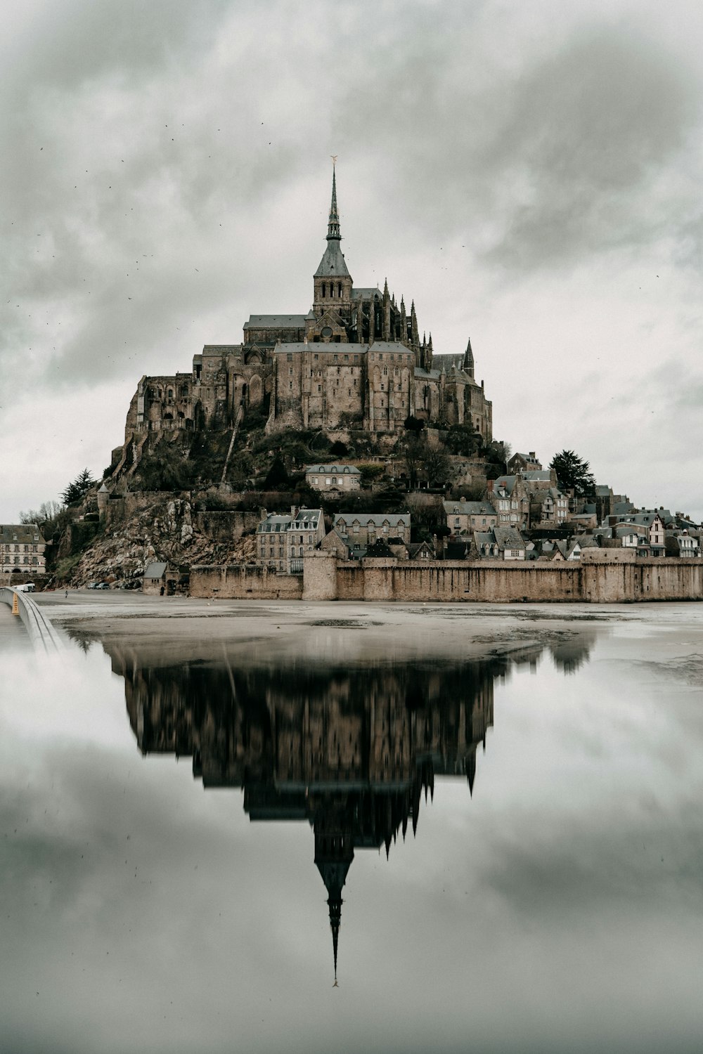 A castle with a bird flying over it photo – Free France Image on Unsplash