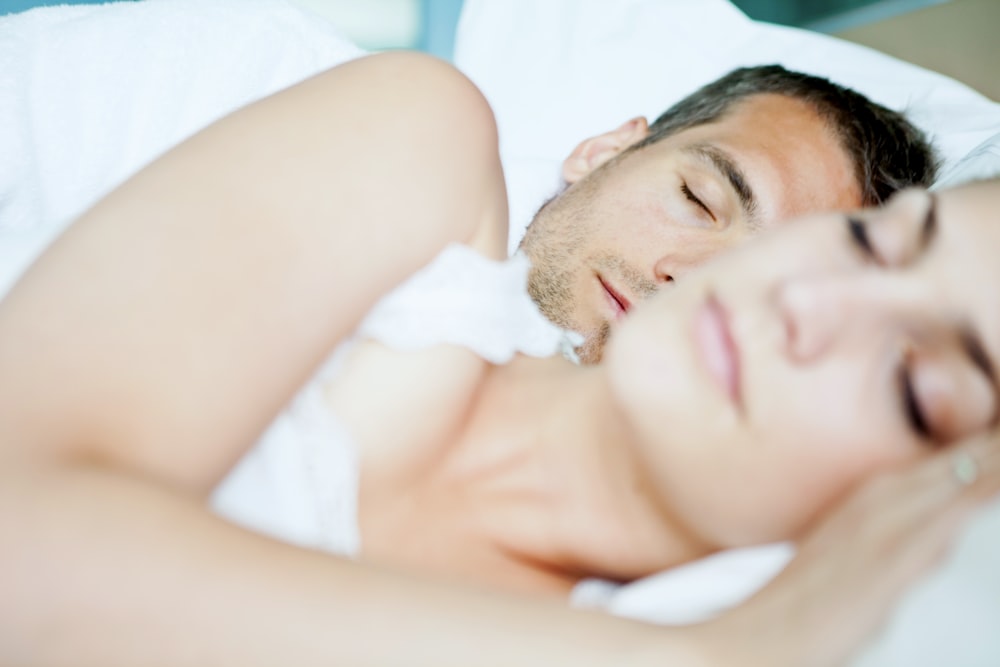 circlemagazine-circledna-best-sleep-positions-for-couples