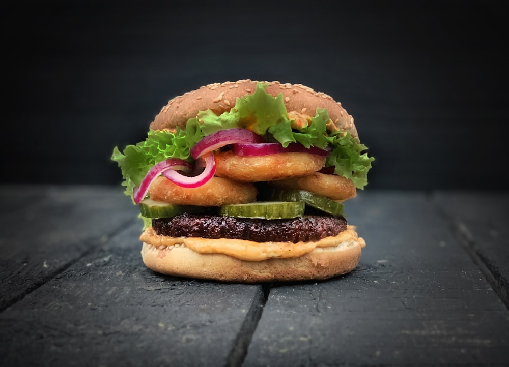 Hamburguesa con lechuga y queso