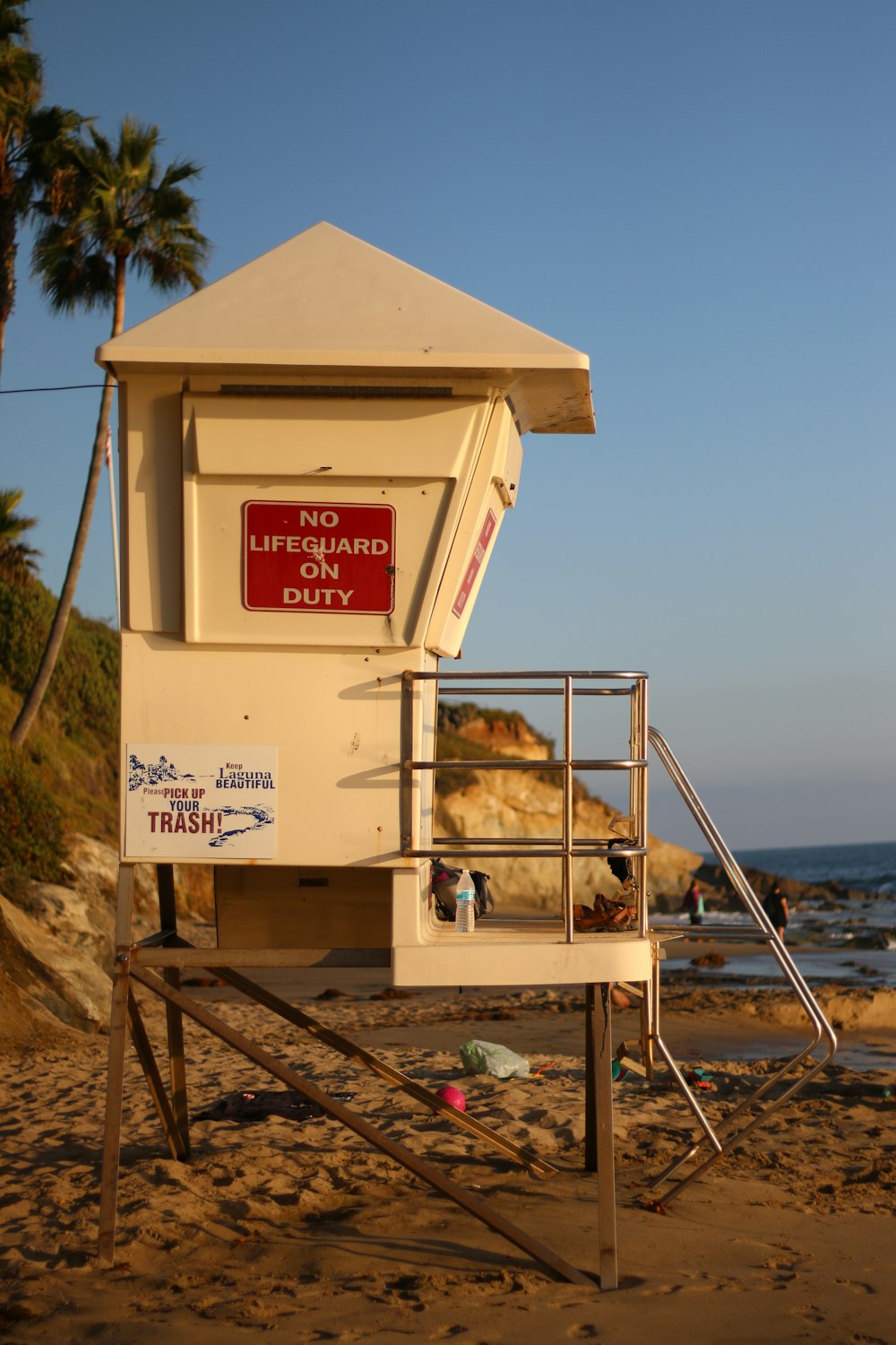 white and red wooden lifeguard house on beach shore during daytime