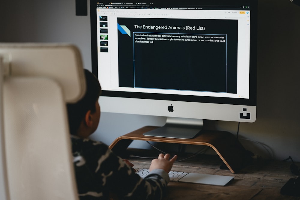 silver imac on brown wooden desk