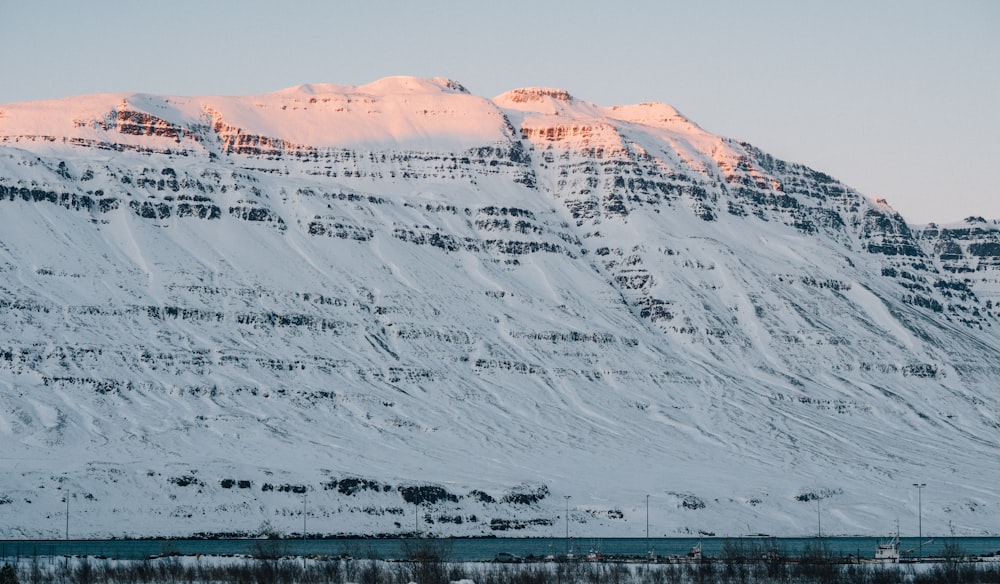 white mountain range during daytime