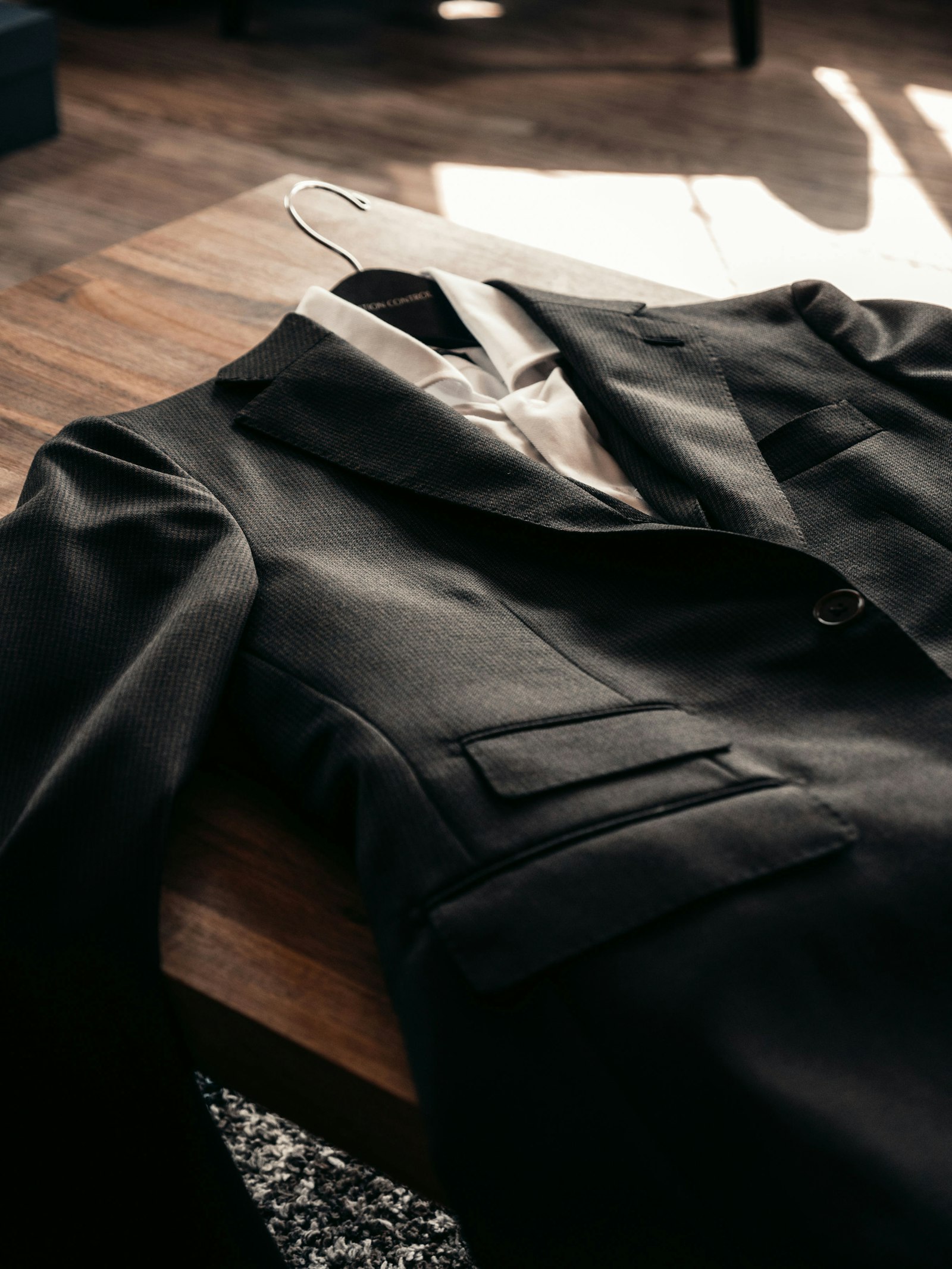 LUMIX G VARIO 12-35/F2.8II sample photo. Black suit jacket on photography