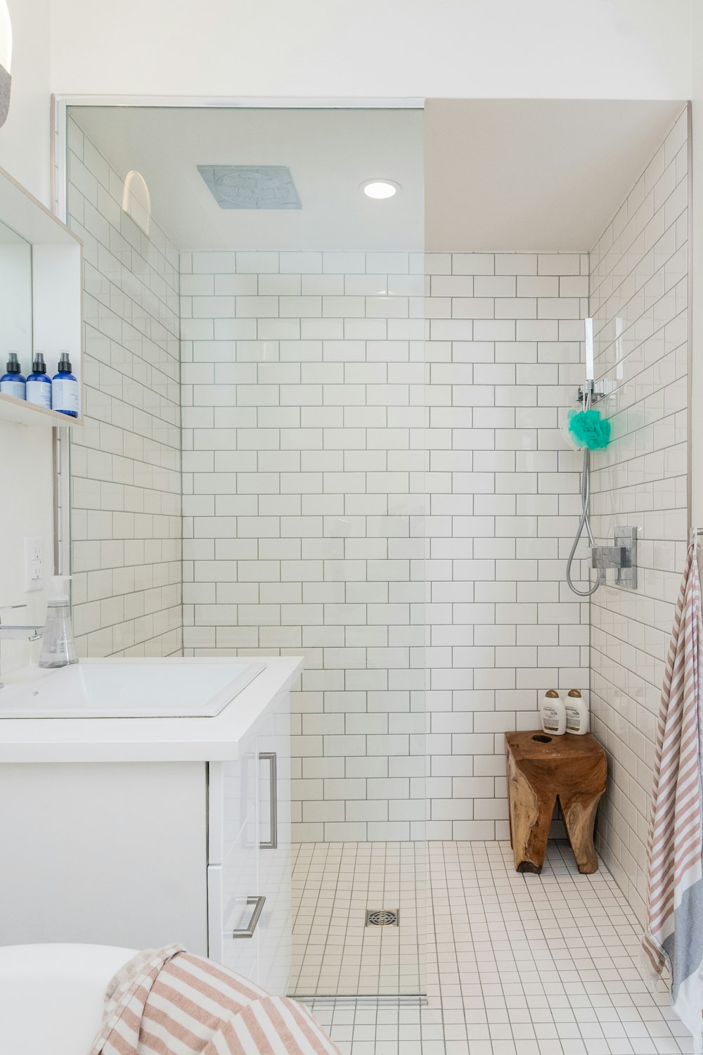 white ceramic sink near white ceramic sink