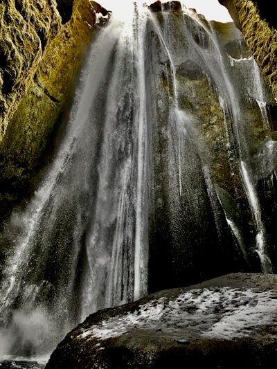 Gljúfrabúi Waterfall - Des de Inside, Iceland