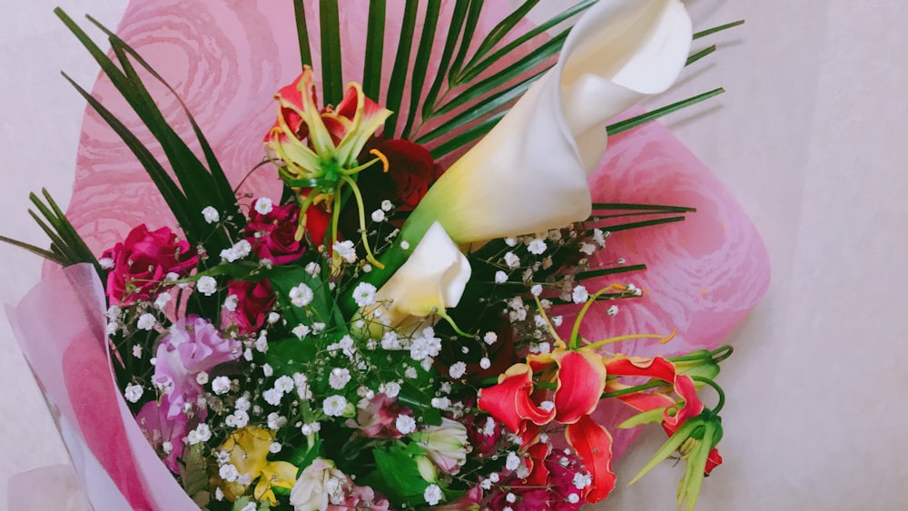 white and pink flower bouquet