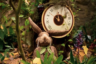 brown and white analog gauge