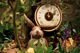 brown and white analog gauge