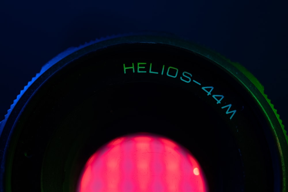 a close up of a stop light with the word hello - sam on it