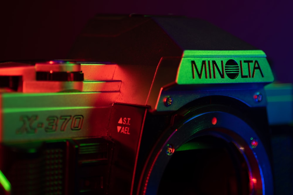 Fotocamera reflex digitale Nikon nera e verde