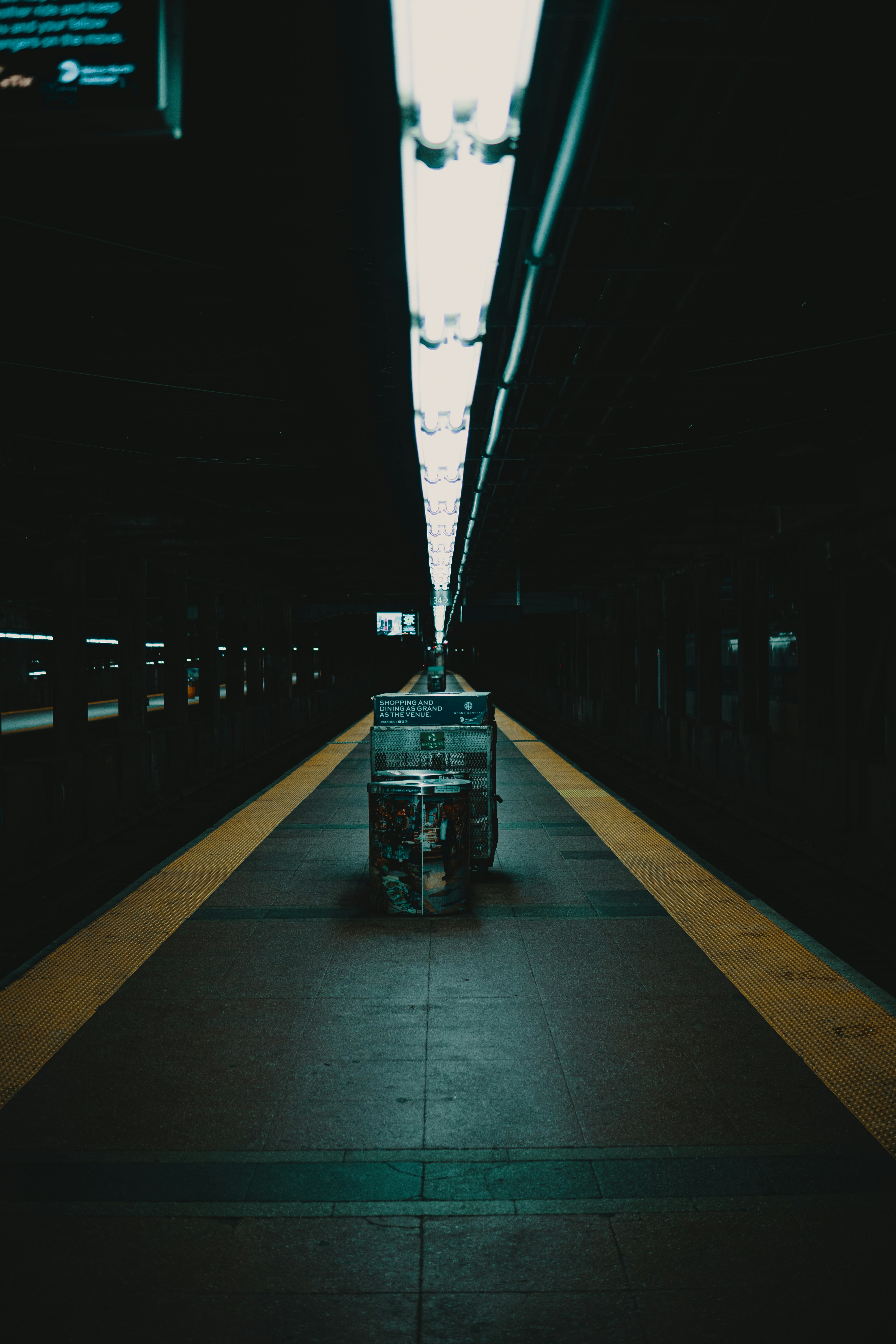 photo-1585504303156-6173f4fc7756?ixid=M3wxMjA3fDB8MXxzZWFyY2h8MTV8fGFpcnBvcnQlMjB0cmFuc3BvcnRhdGlvbiUyMG5ldyUyMHlvcmslMjBjaXR5fGVufDB8fHx8MTc2NTQxNjYzM3ww\u0026ixlib=rb-4.1.0