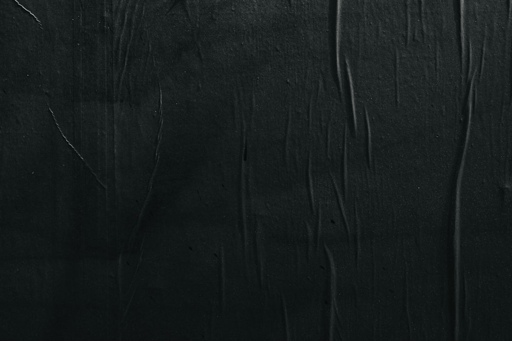 Tessuto nero con filo rivestito bianco