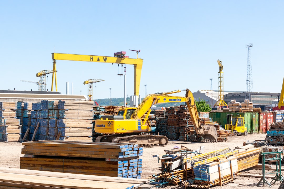 yellow and black heavy equipment