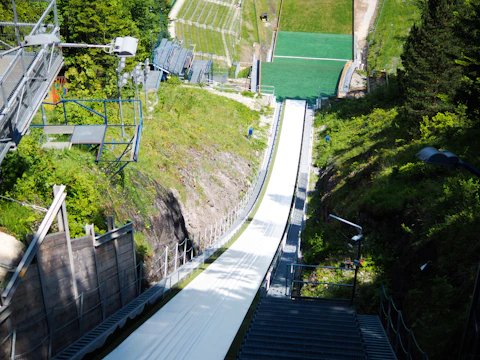 Close-up of golfrider’s 8-second ramp protecting pristine grass