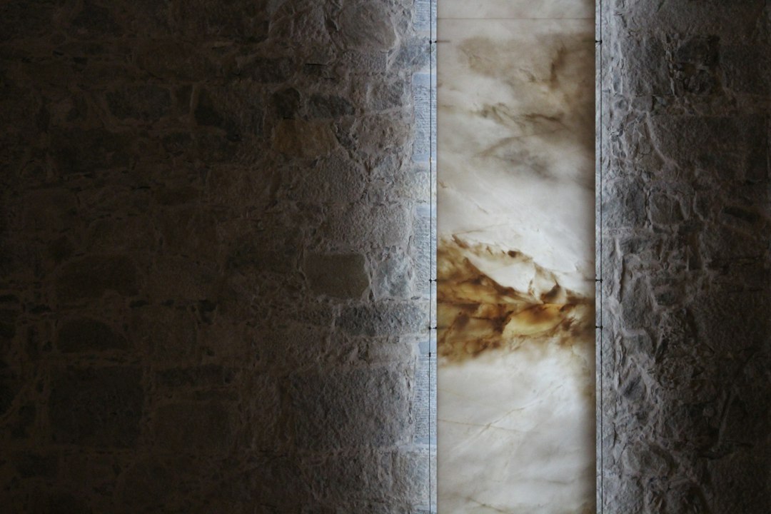 Technical Design and Application Guide for Natural Stone Walls and Insulation in Luxury Wine Cellars