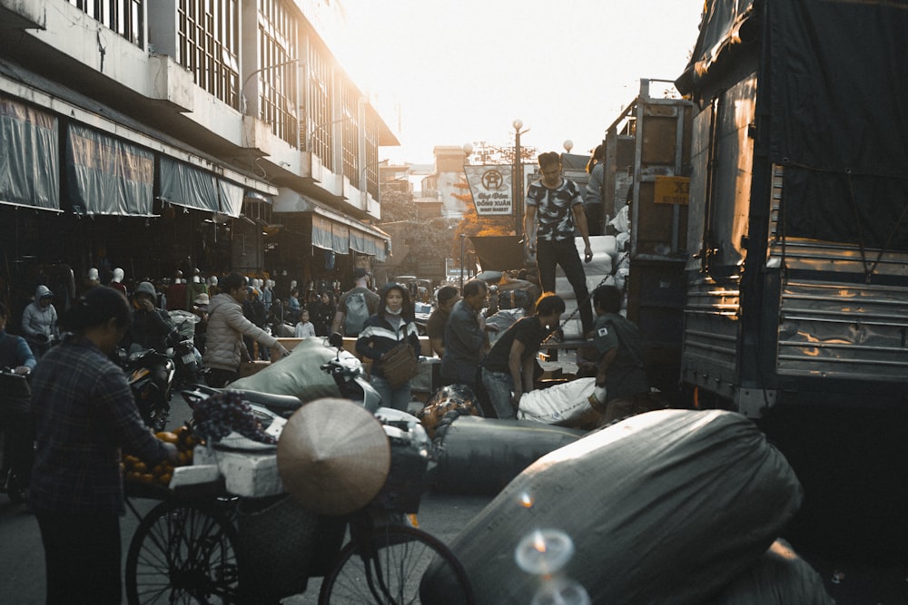 Persone per strada durante il giorno