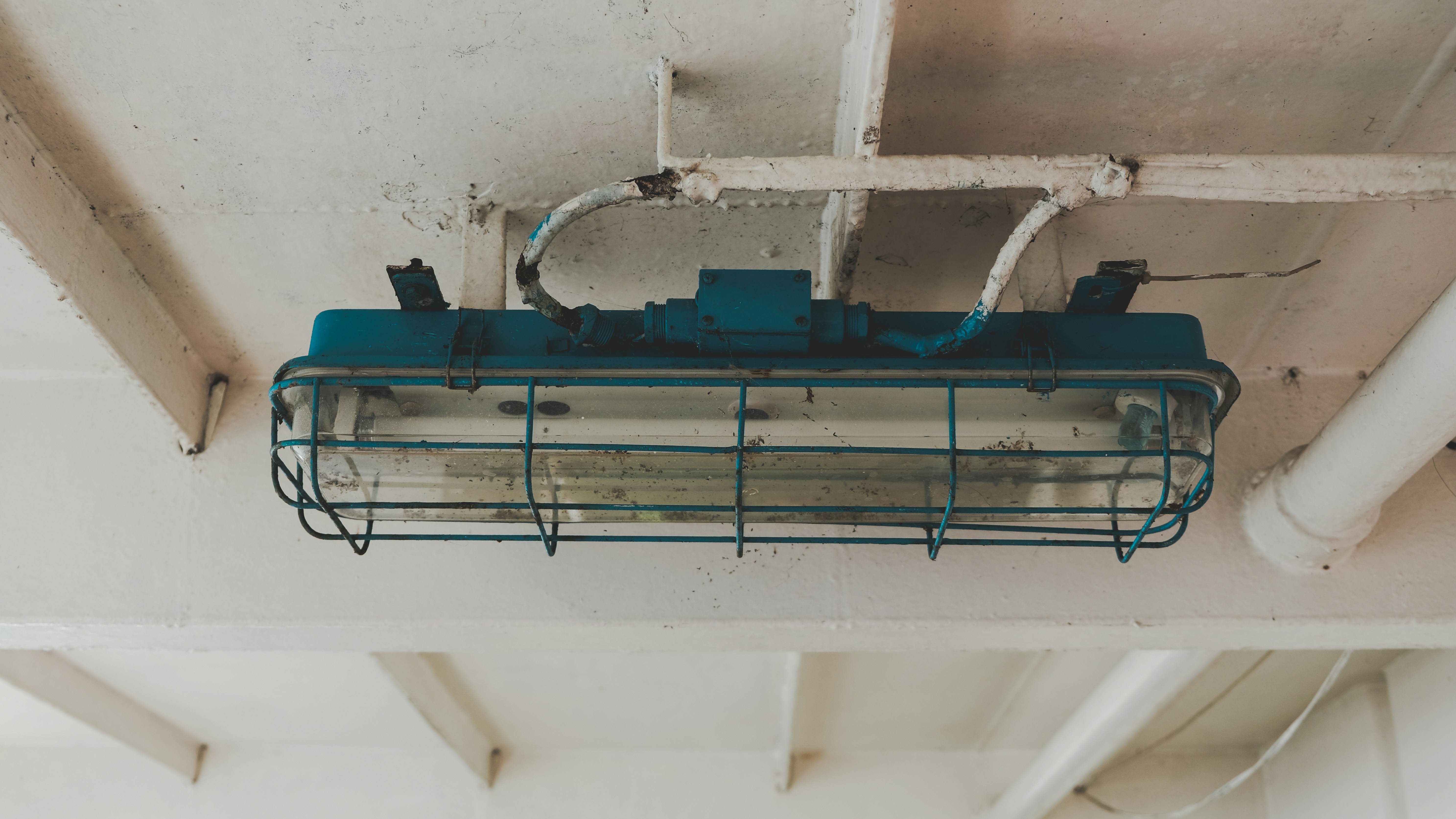 Illuminate Your Space: A DIY Guide to Wiring a Fluorescent Light Fixture