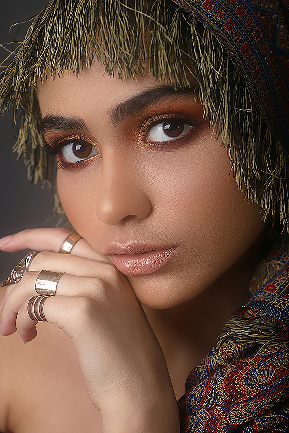 woman wearing silver diamond ring