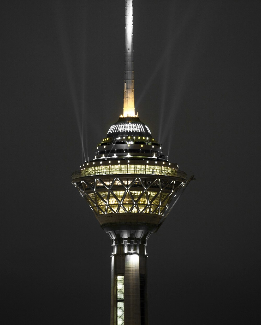 Torre Eiffel durante la noche