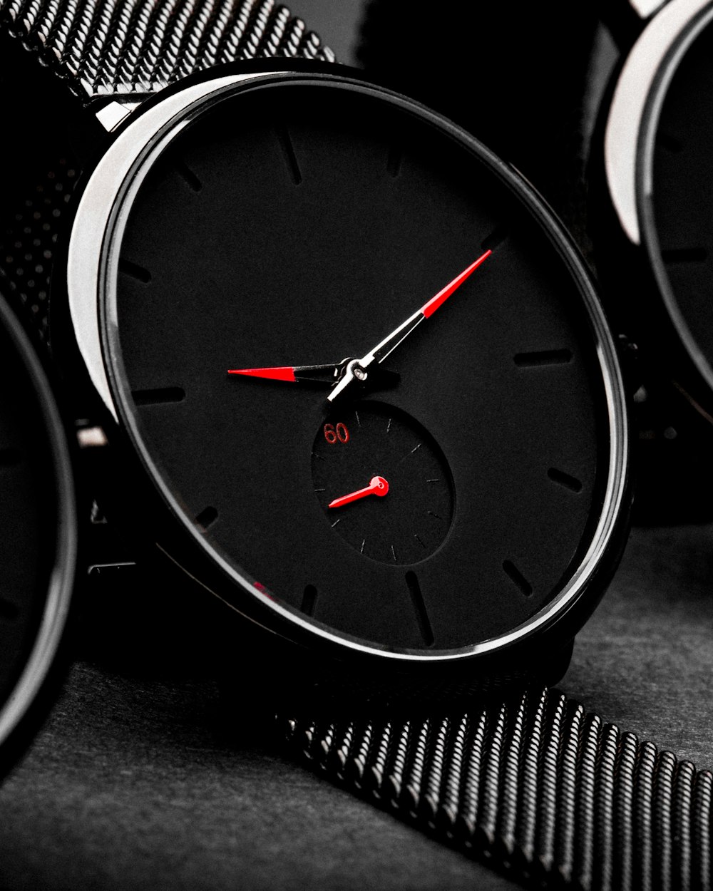 Reloj analógico negro a las 10:00