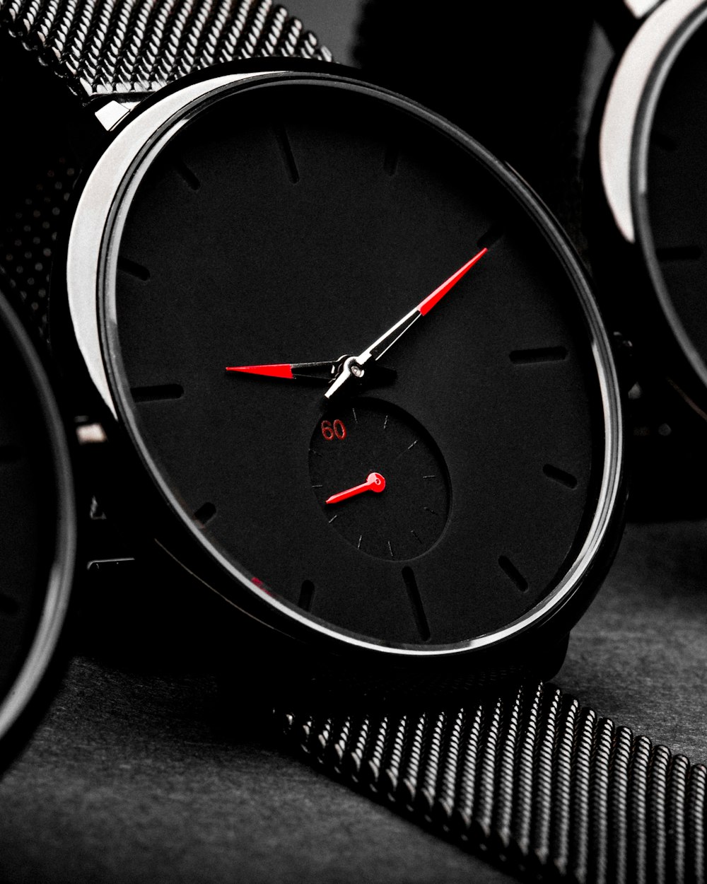 black analog clock at 10 00