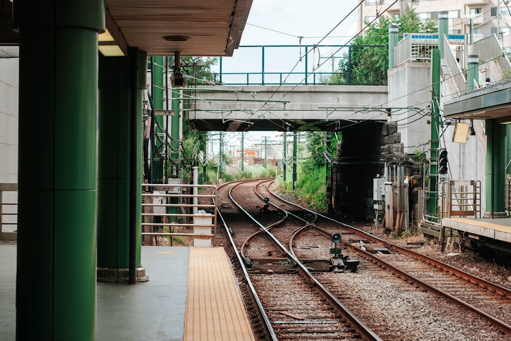 brown metal train rail during daytime