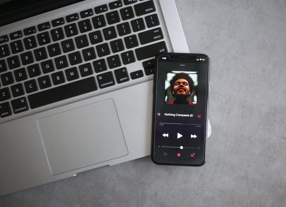 black iphone 7 on macbook pro