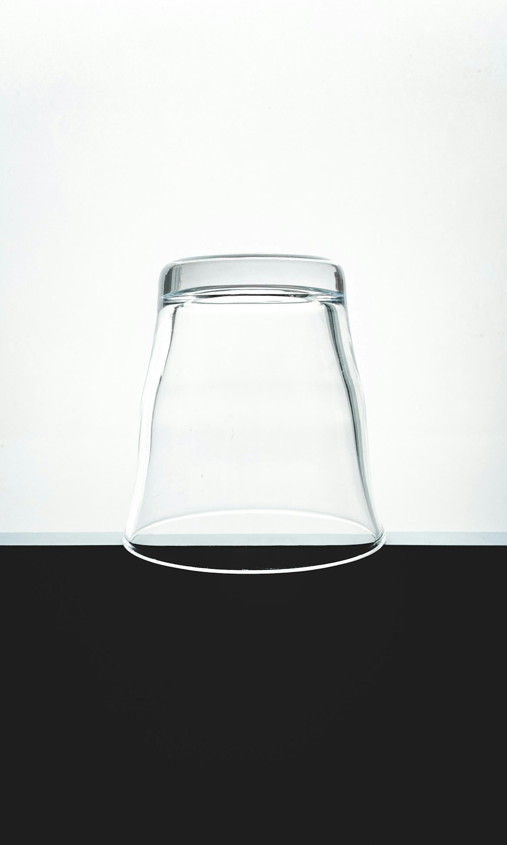 Klarglasgefäß mit Wasser