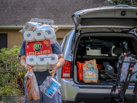 How the World's Best Groceries Are Revolutionizing Their Delivery Systems to Boost Sales