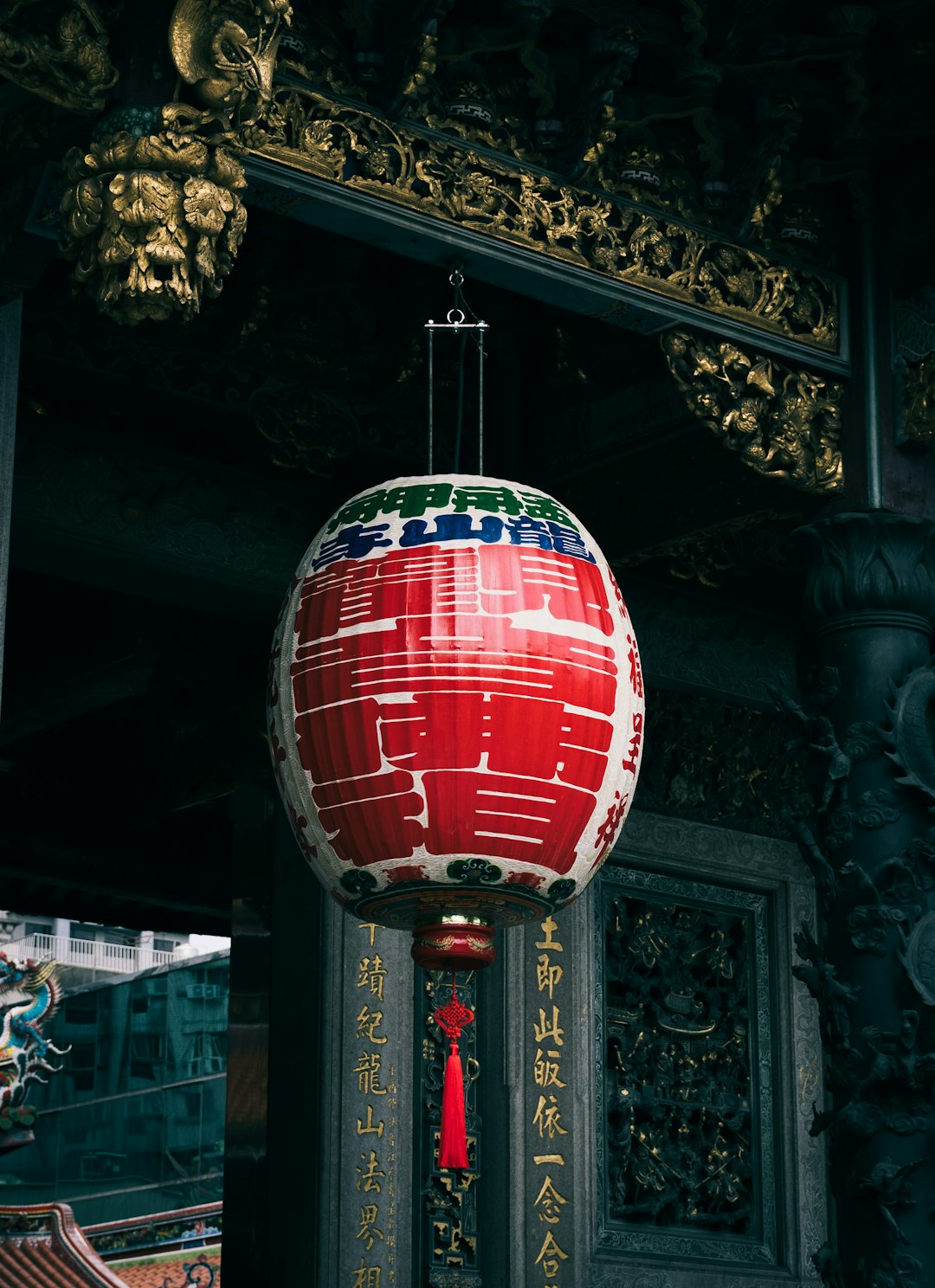red and white round lantern