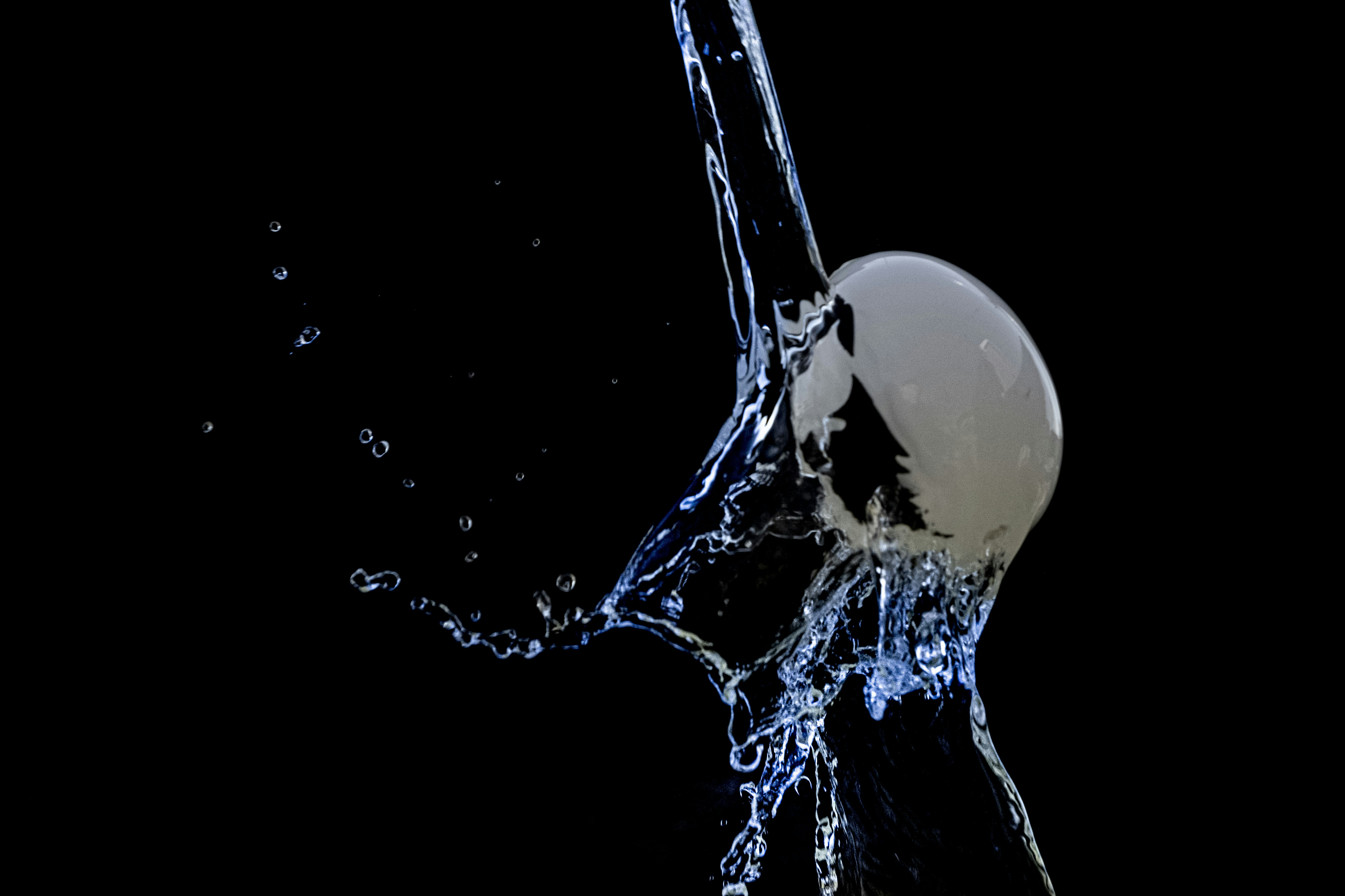 Water splash on white background photo – Free Wallpaper Image on Unsplash