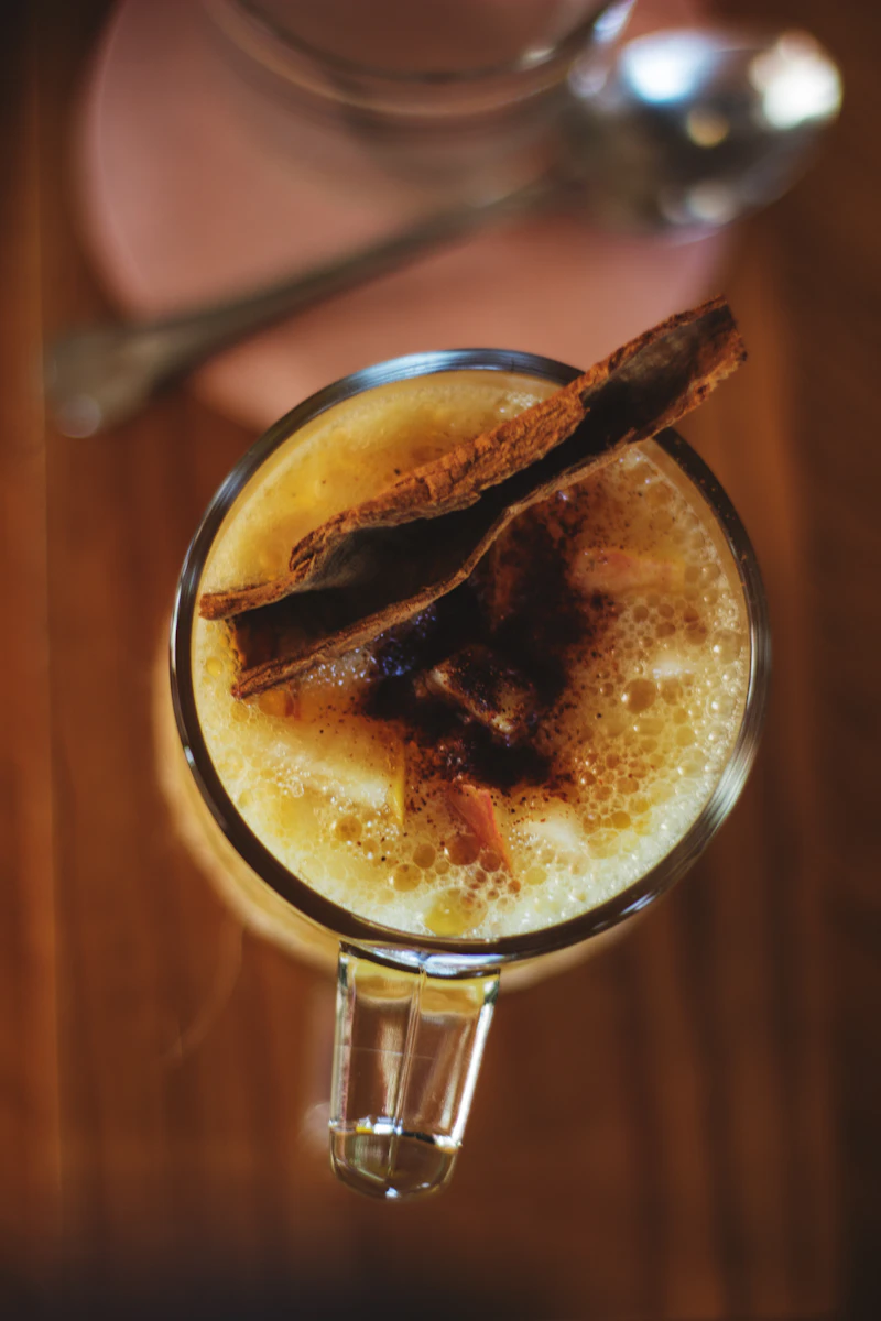 Winter-Mixologie: Heiße Drinks, Eier und die beste Zitrus des Jahres
