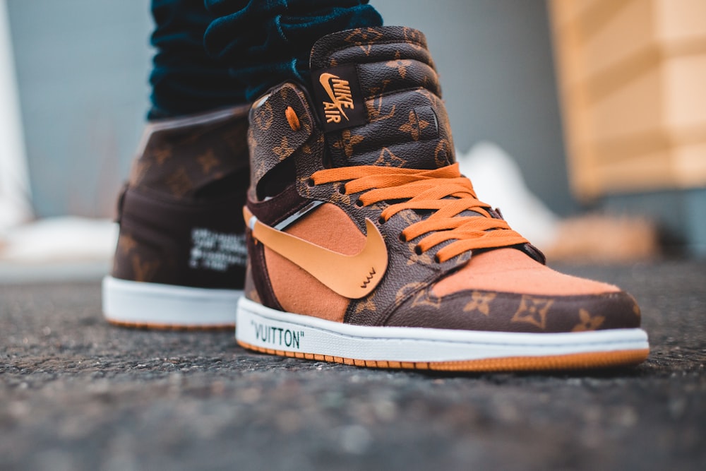 Brown and black nike high top sneakers photo – Free Grey Image on Unsplash