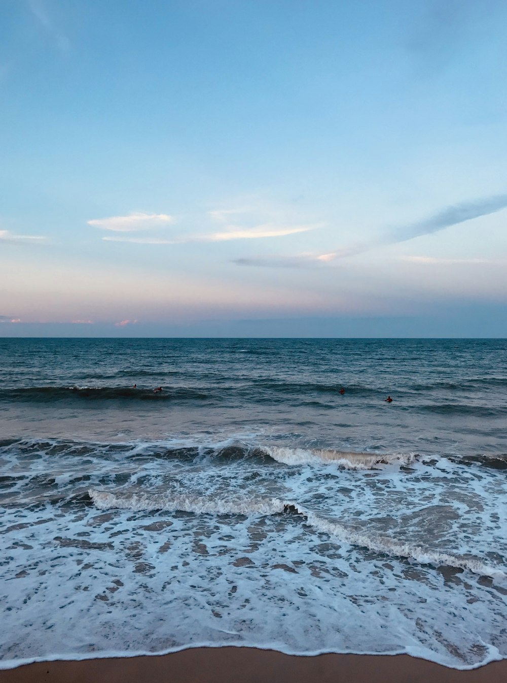 ocean waves crashing on shore during daytime