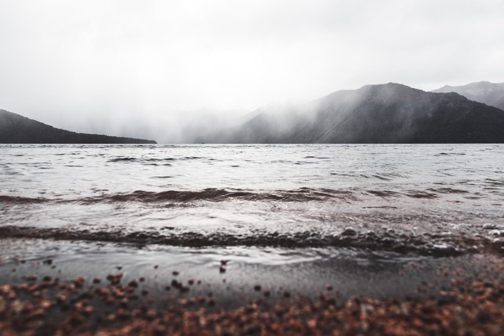 sea waves crashing on shore during daytime