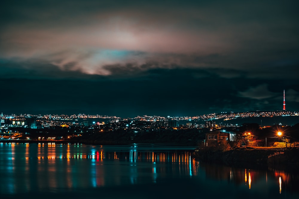 Lichter der Stadt bei Nacht