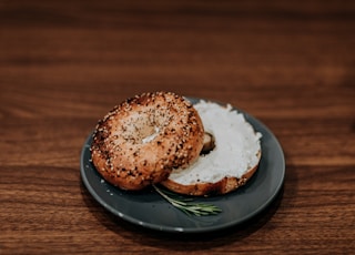 bread with white cream on black round plate