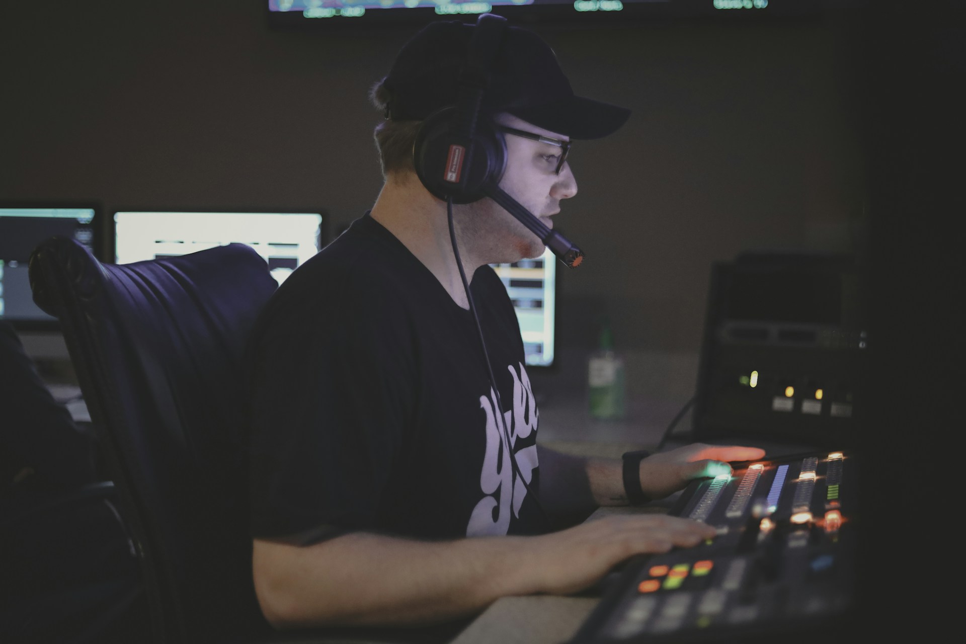 man in black crew neck t-shirt wearing black headphones