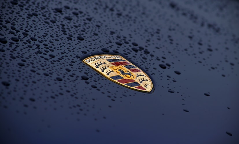 black Porsche logo