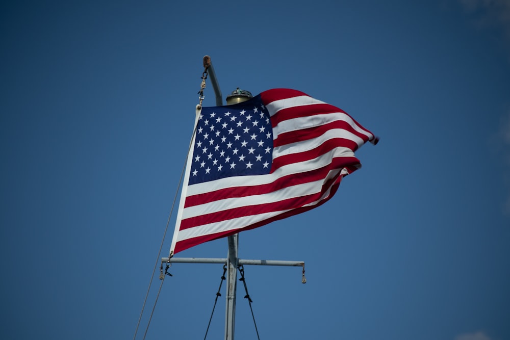 us a flag on pole during daytime