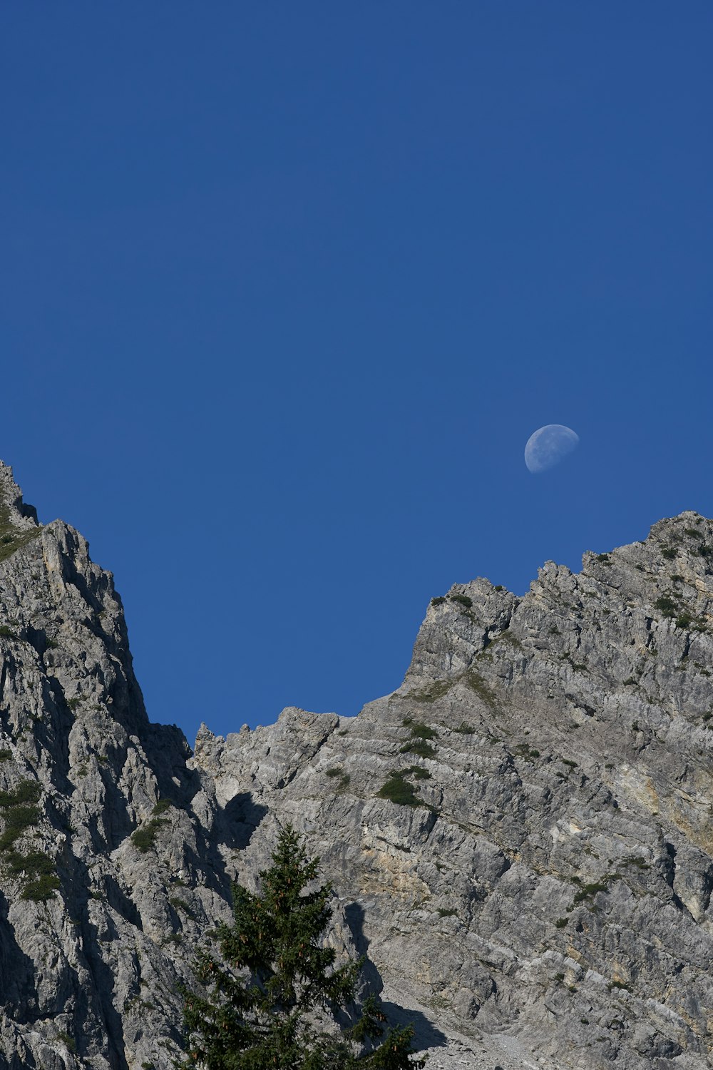 rocky mountain under blue sky during daytime