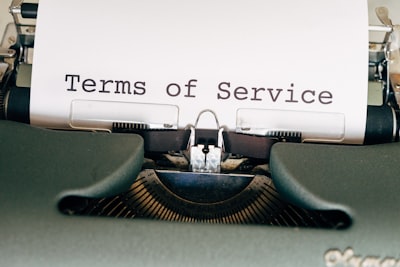 Translated service contracts clarify customer terms and conditions and prevent misunderstandings and disputes. 
