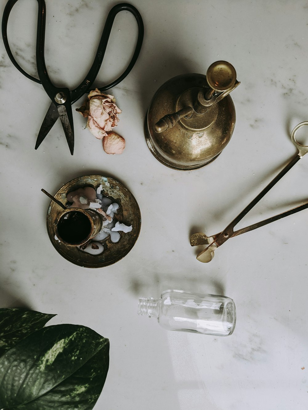 black scissors beside clear drinking glass