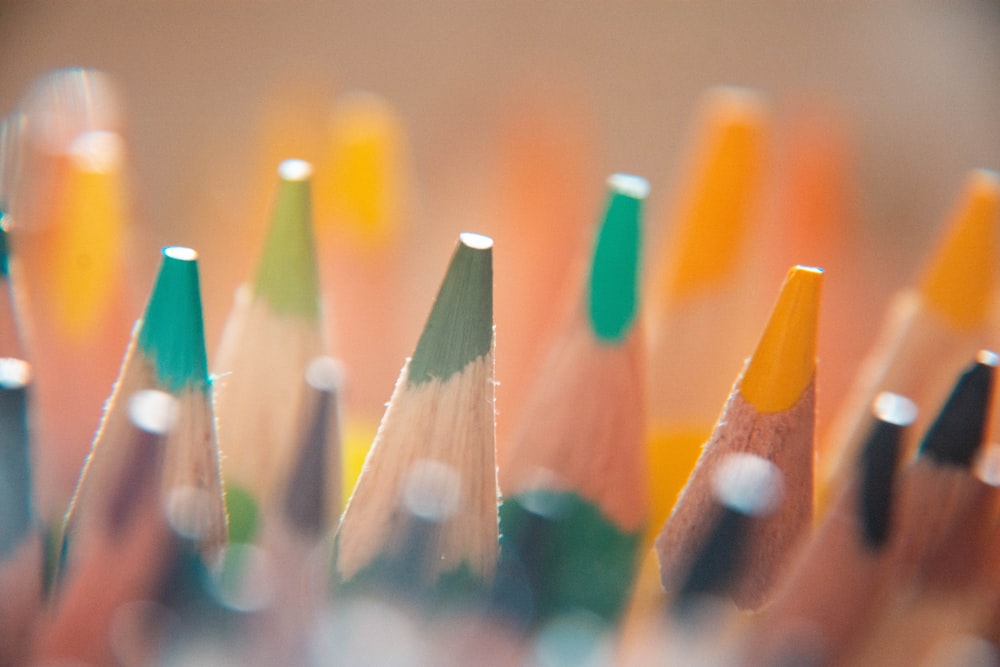 photo en gros plan de crayons de couleur