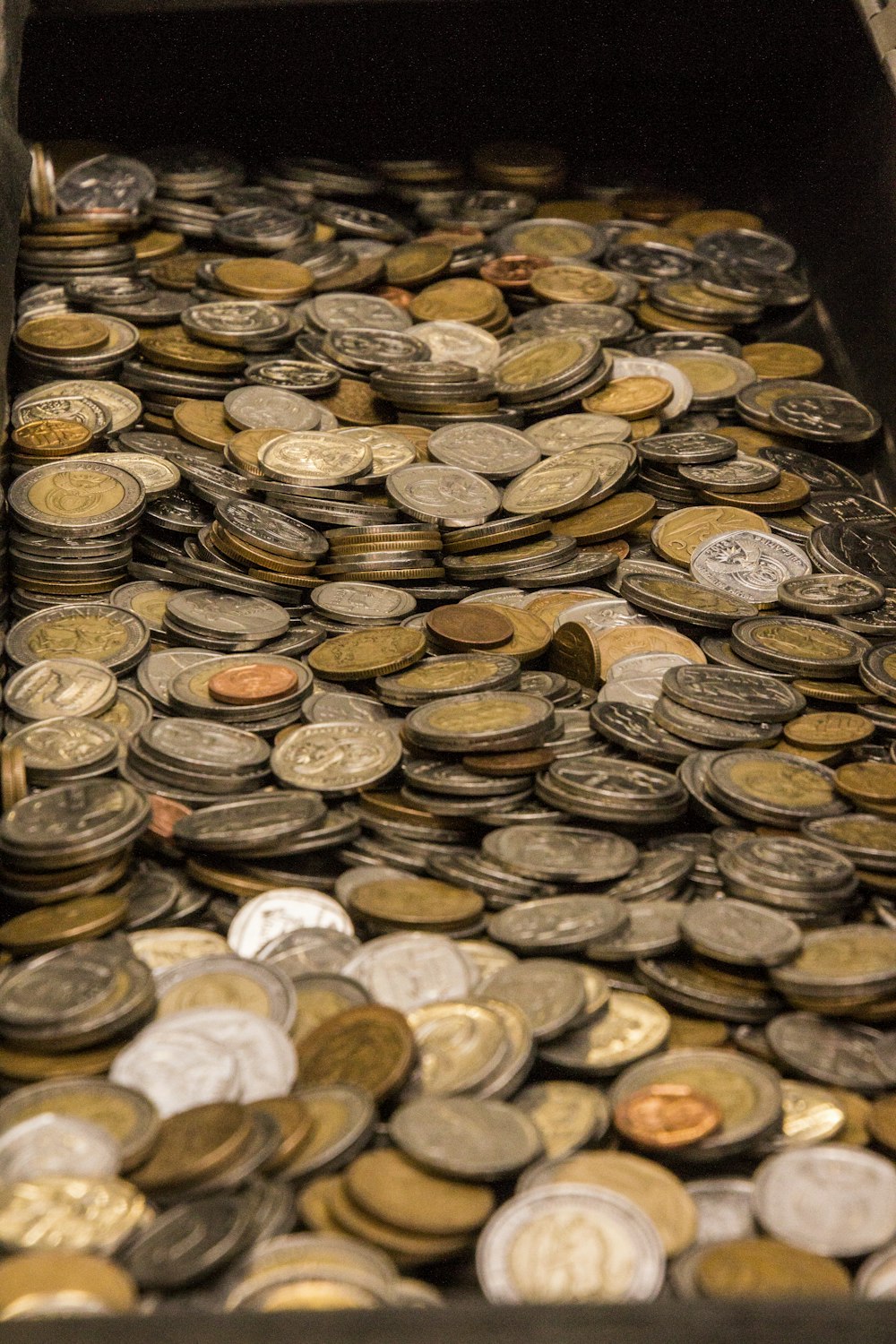 silver and gold round coins