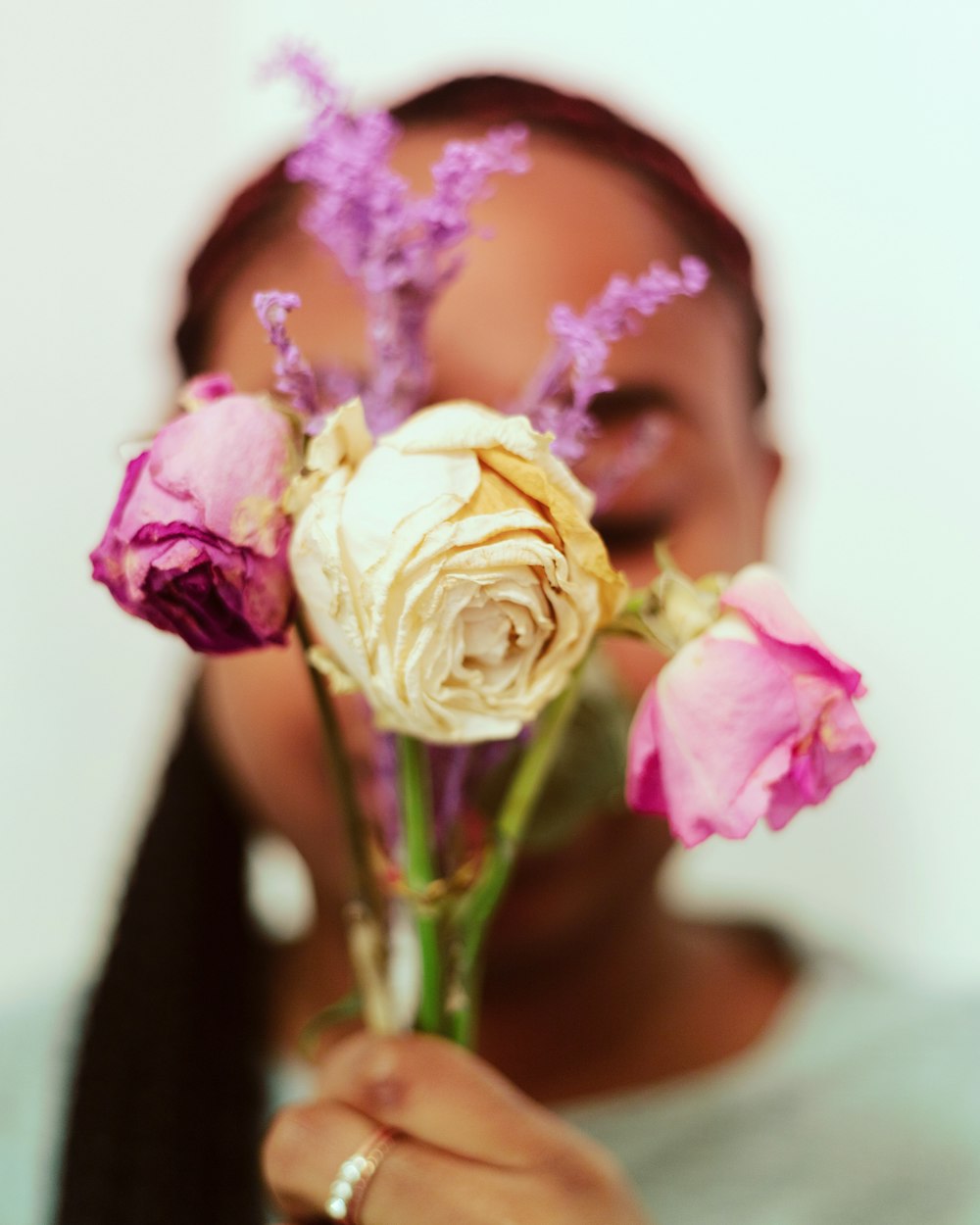 woman holding pink rose bouquet