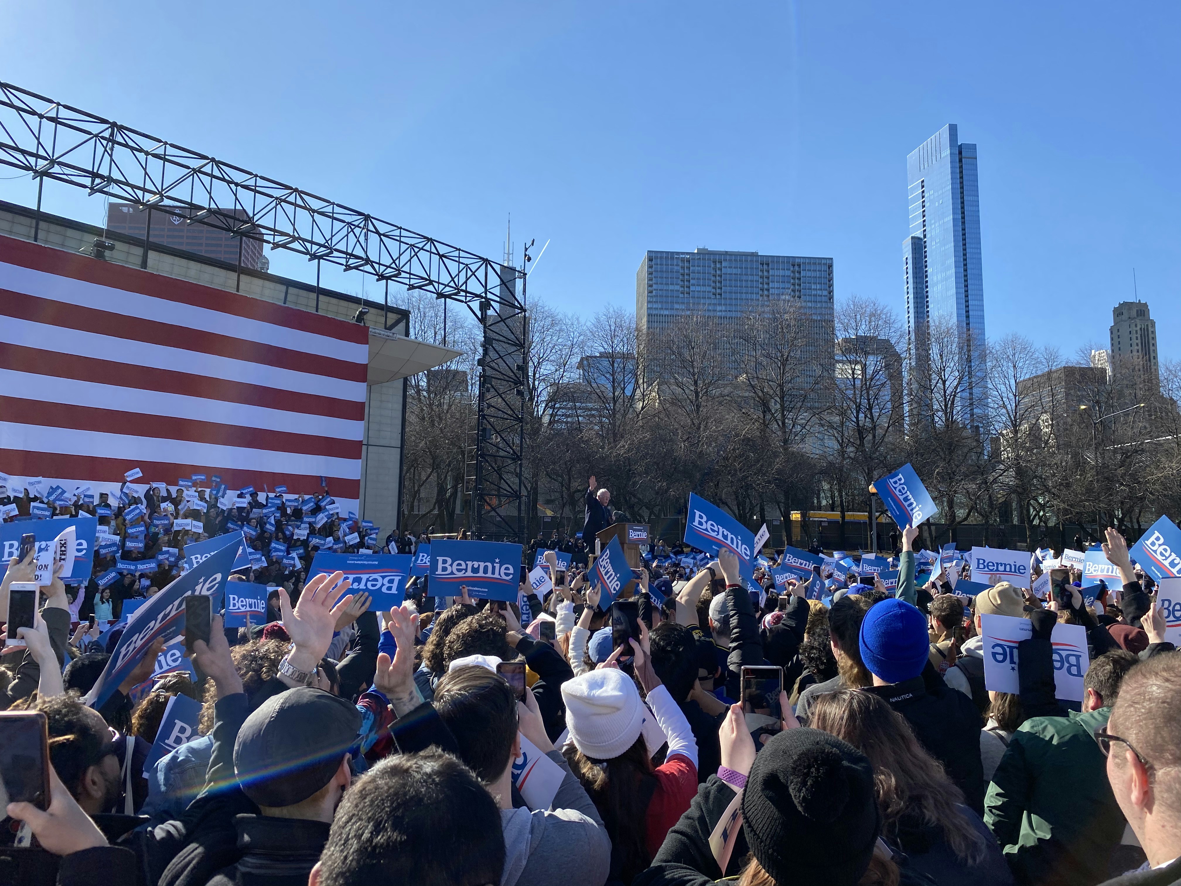 gray computer monitor