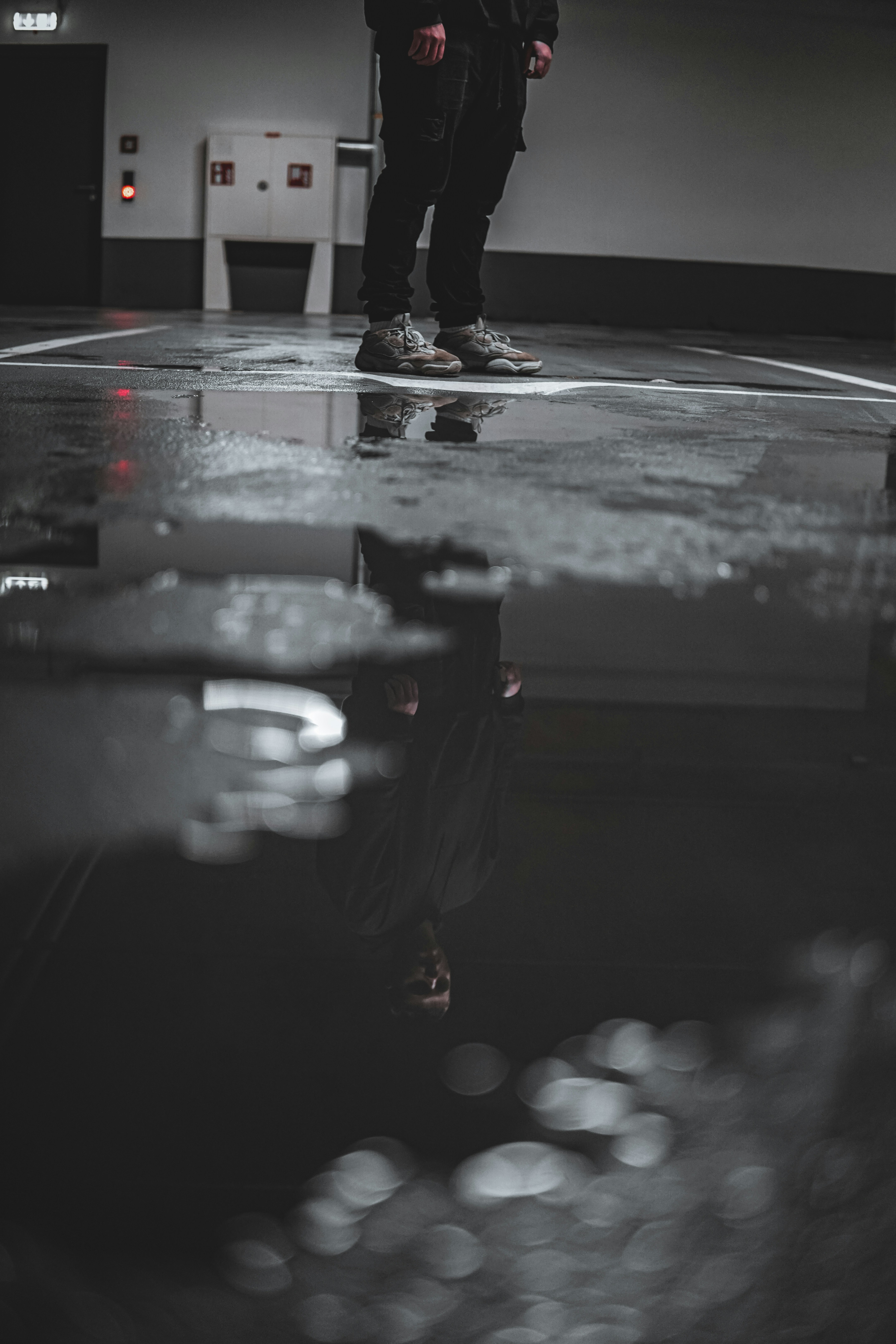 gray computer monitor